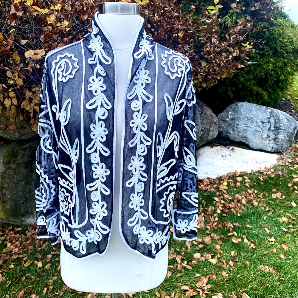 🌹HP🌹Travel Smith Woman’s Sheer Black Bolero Jacket with White Swirl Appliqués - Picture 6 of 14